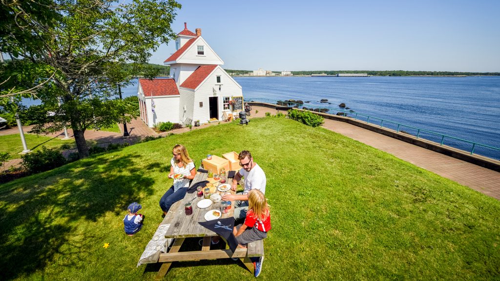 Fort Point Lighthouse Park - Tourism Nova Scotia