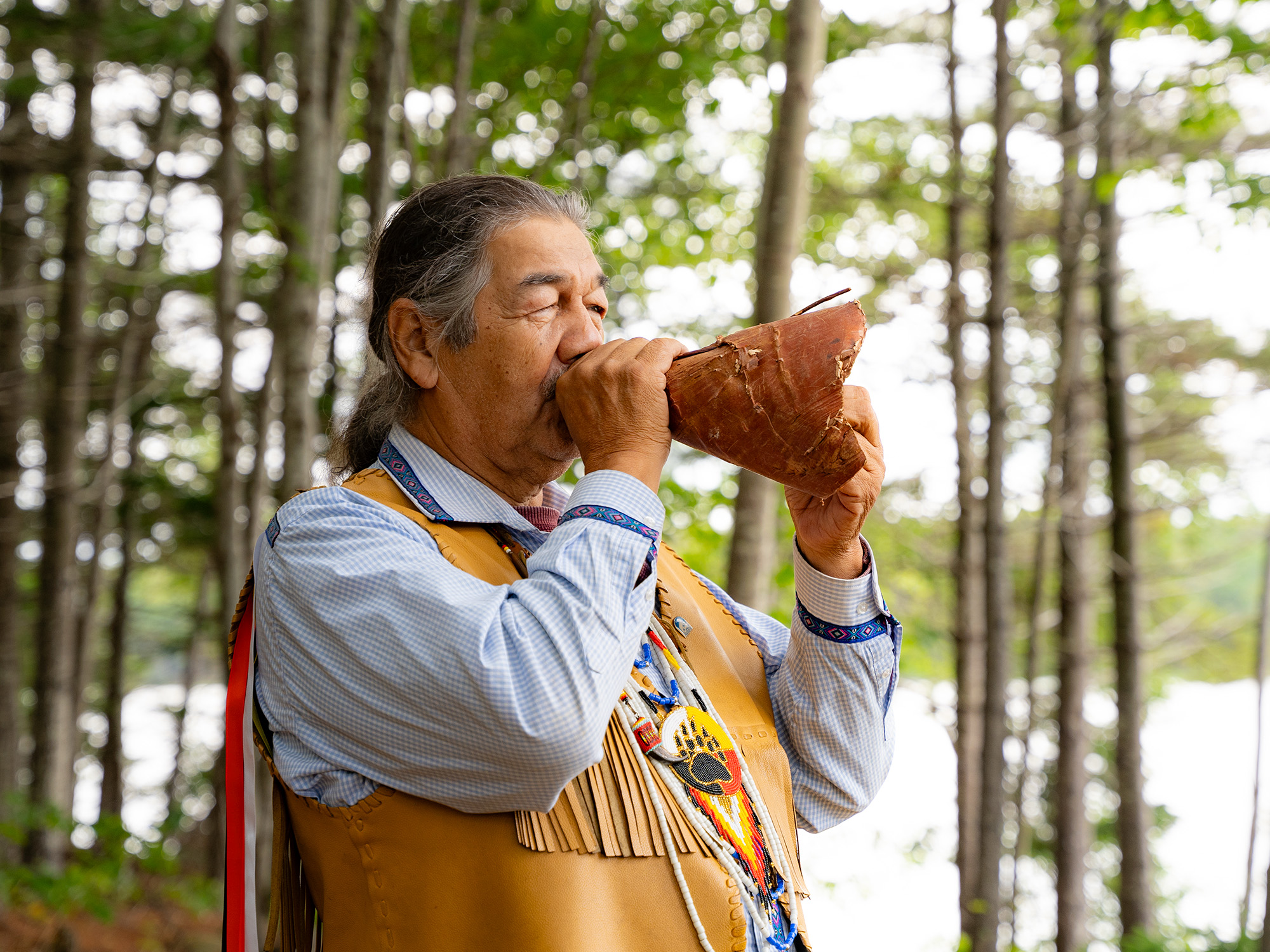 A Mi'kmaw guide using a traditional instrument