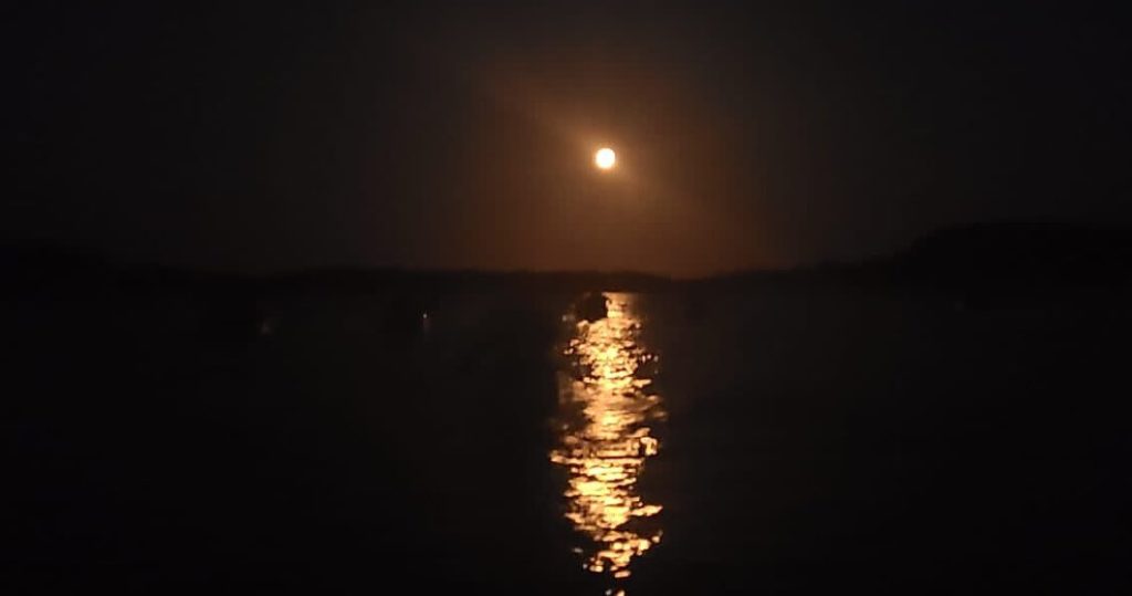 Full Moon Paddle