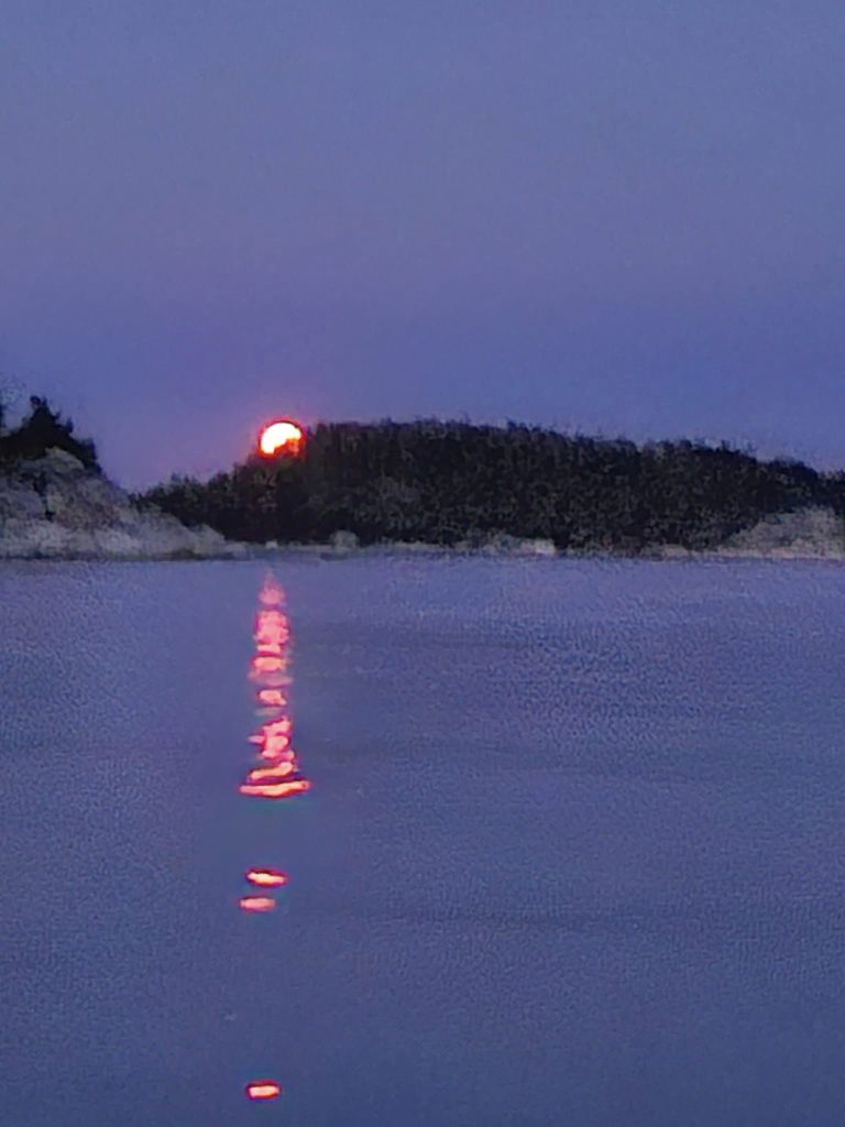 Full Moon Paddle