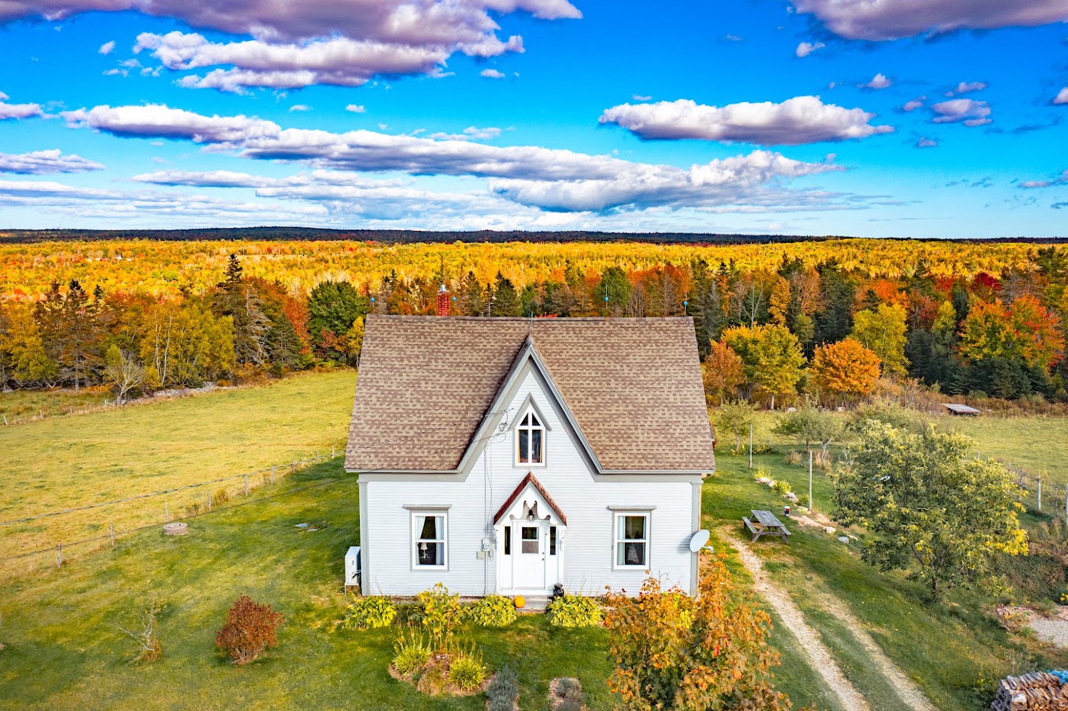 Exterior view of Bar M Ranch Farmhouse in New Ross, Nova Scotia