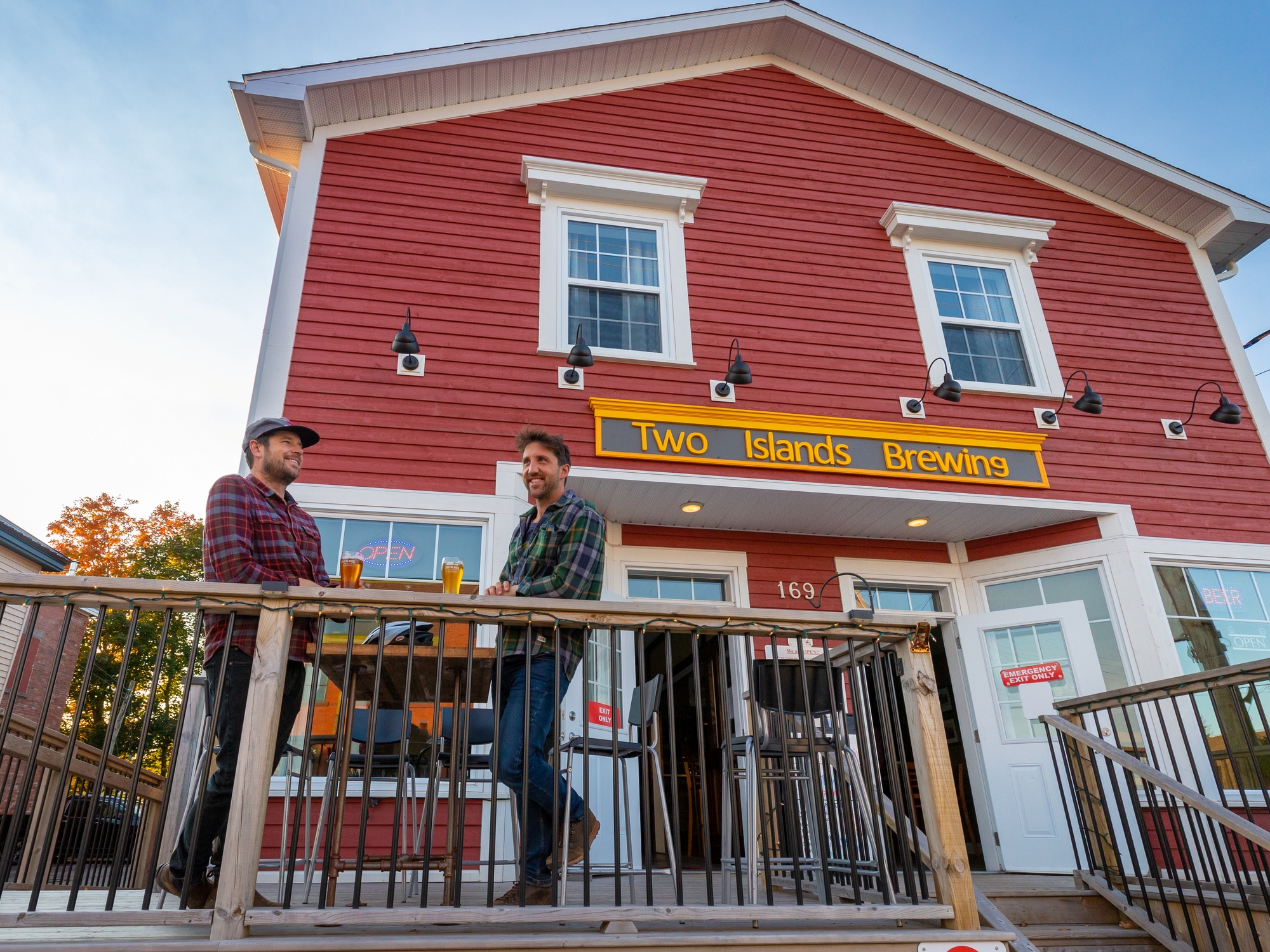 Two people on the patio of Two Islands Brewing