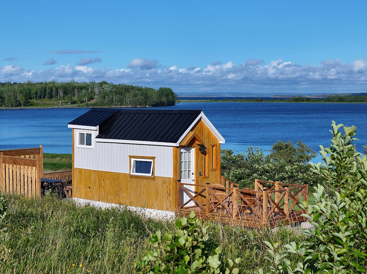 Waterfront Tiny House near Pomquet Beach – Winterized